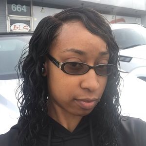 Meet your Posher, Divina